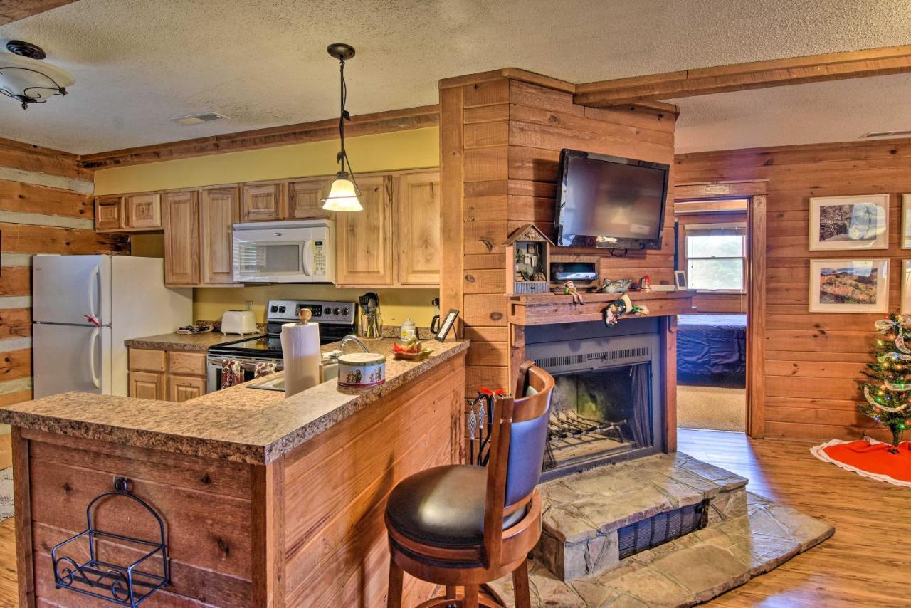 브라이슨시티 Cozy Cabin With Hot Tub And Smoky Mountain Views! 빌라 외부 사진