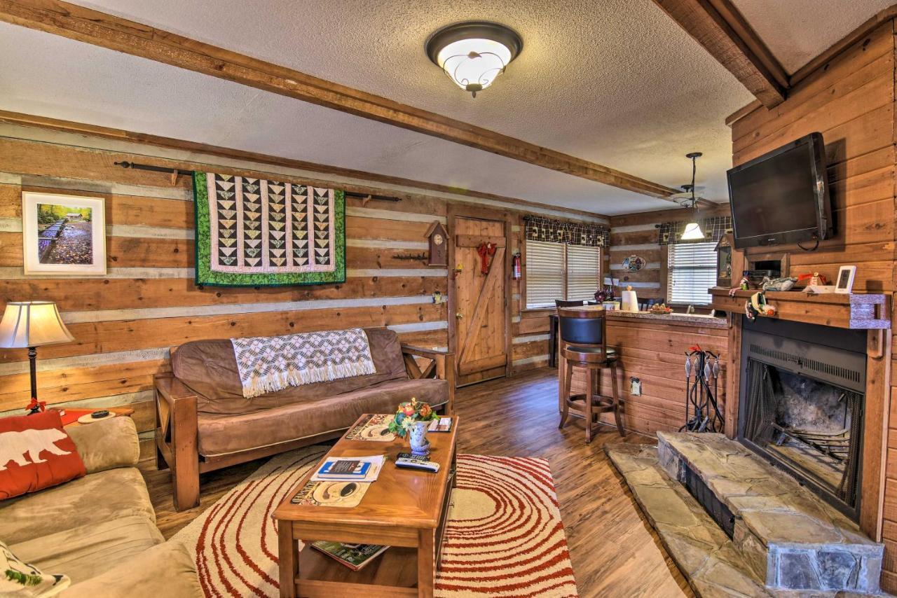 브라이슨시티 Cozy Cabin With Hot Tub And Smoky Mountain Views! 빌라 외부 사진
